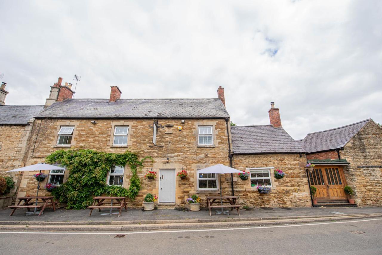 The George & Dragon Country Inn Seaton  Екстериор снимка